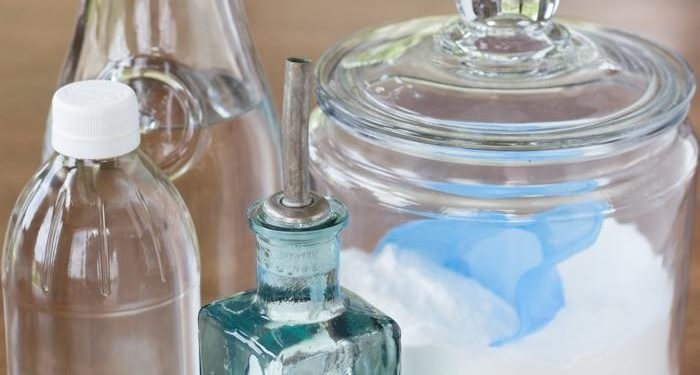 why-you-should-never-use-baking-soda-and-vinegar-to-clean-clogged